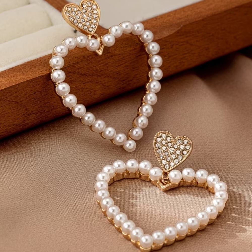 NEW Elegant Romantic Gold and Pearl Heart Earrings. Cute Heart earrings 🤍 (A0-5)